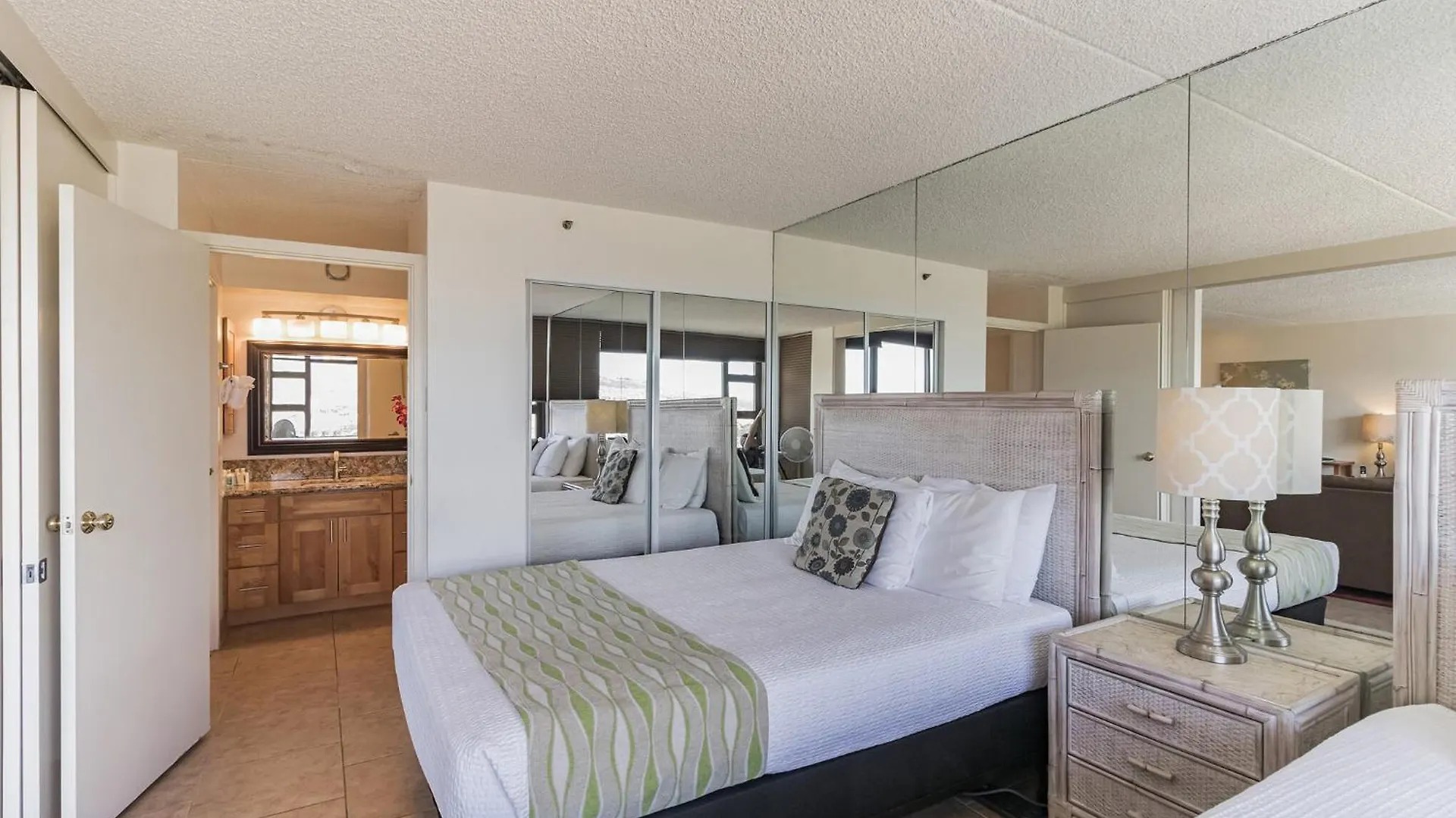 Incredible Panoramic Views, Full Kitchen And Free Parking Daire Honolulu