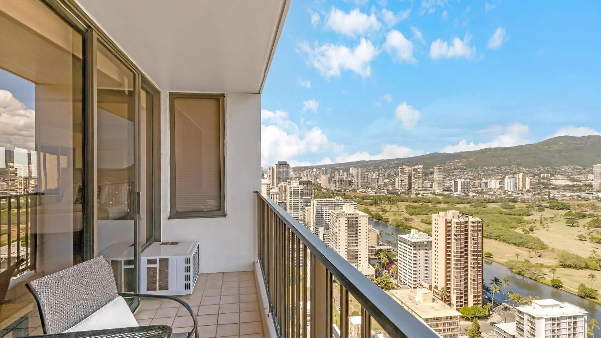Incredible Panoramic Views, Full Kitchen And Free Parking Daire Honolulu